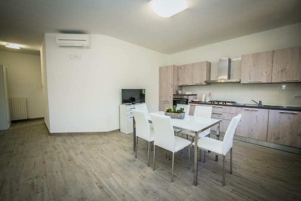 Appartamenti Vicino Al Mare ชิวิตาโนวา มาร์เค ภายนอก รูปภาพ